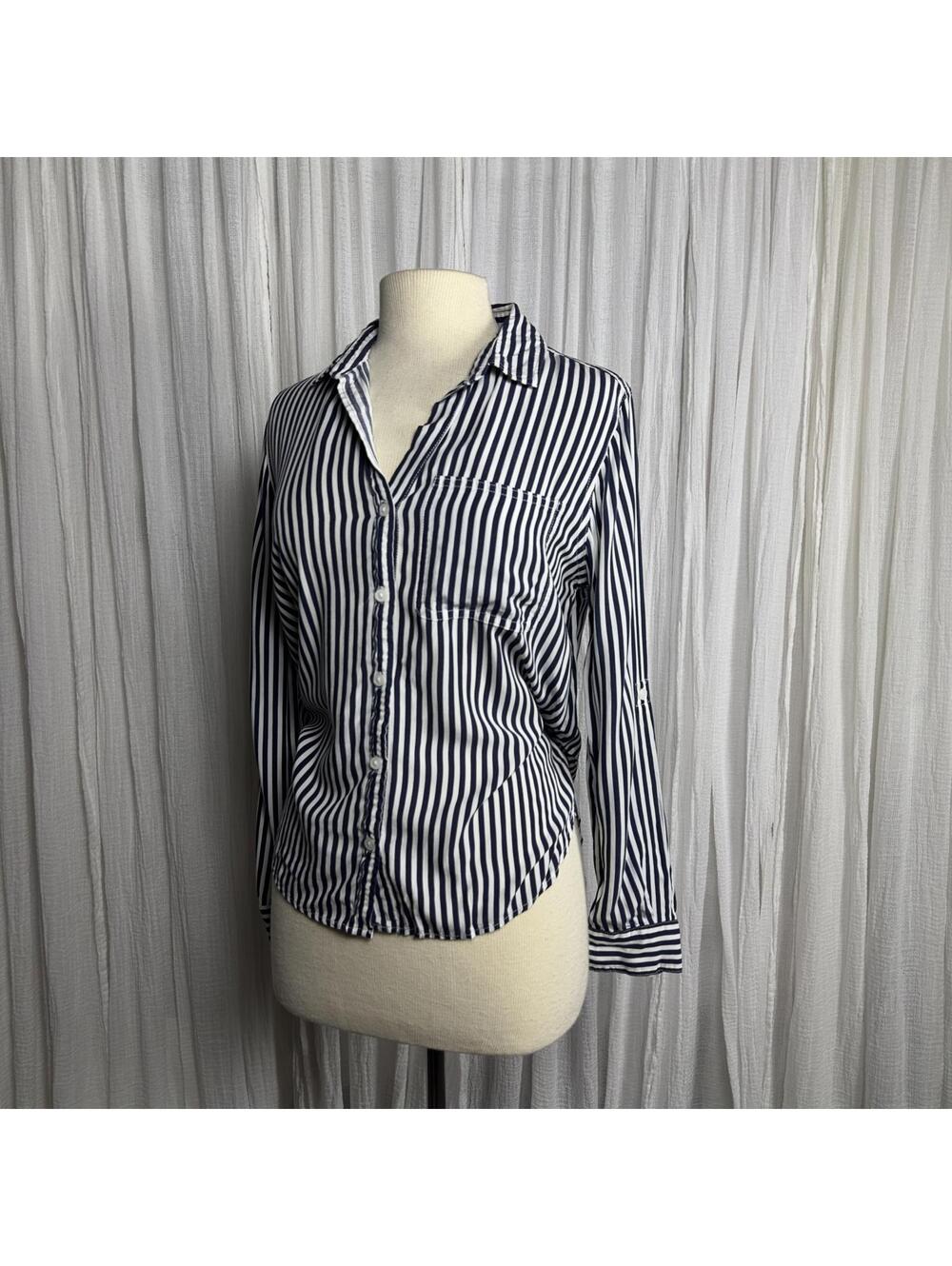 Preppy Y2K Minimalist Navy Blue & White Striped Button-Up Shirt (S)